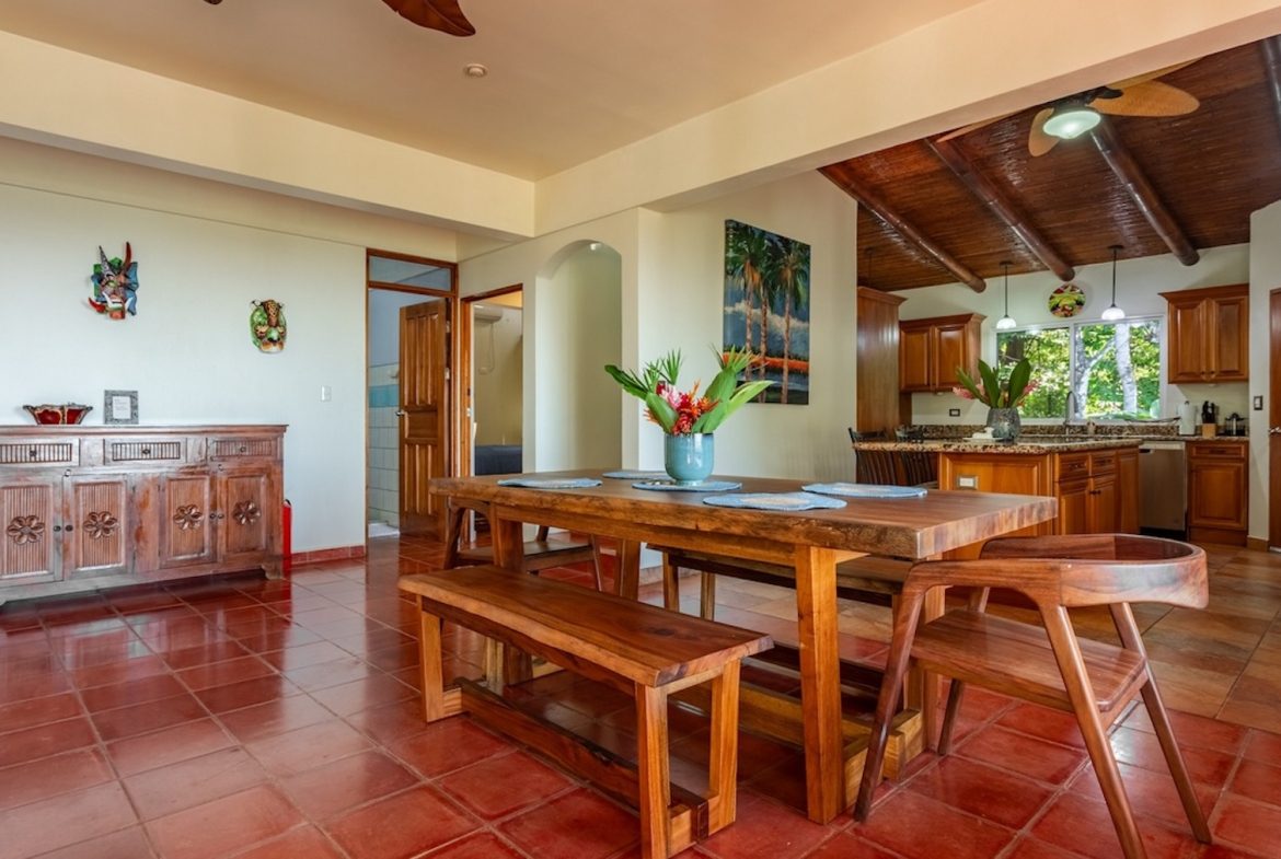 PROPERTY WITH THREE BEDROOMS AND OCEAN FRONT VIEWS, IN PUERTO NUEVO – 5.8 ACRES