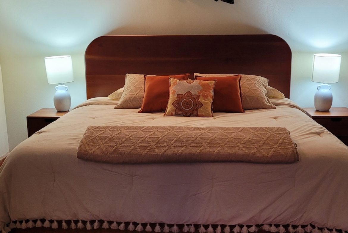 PROPERTY WITH THREE BEDROOMS AND OCEAN FRONT VIEWS, IN PUERTO NUEVO – 5.8 ACRES