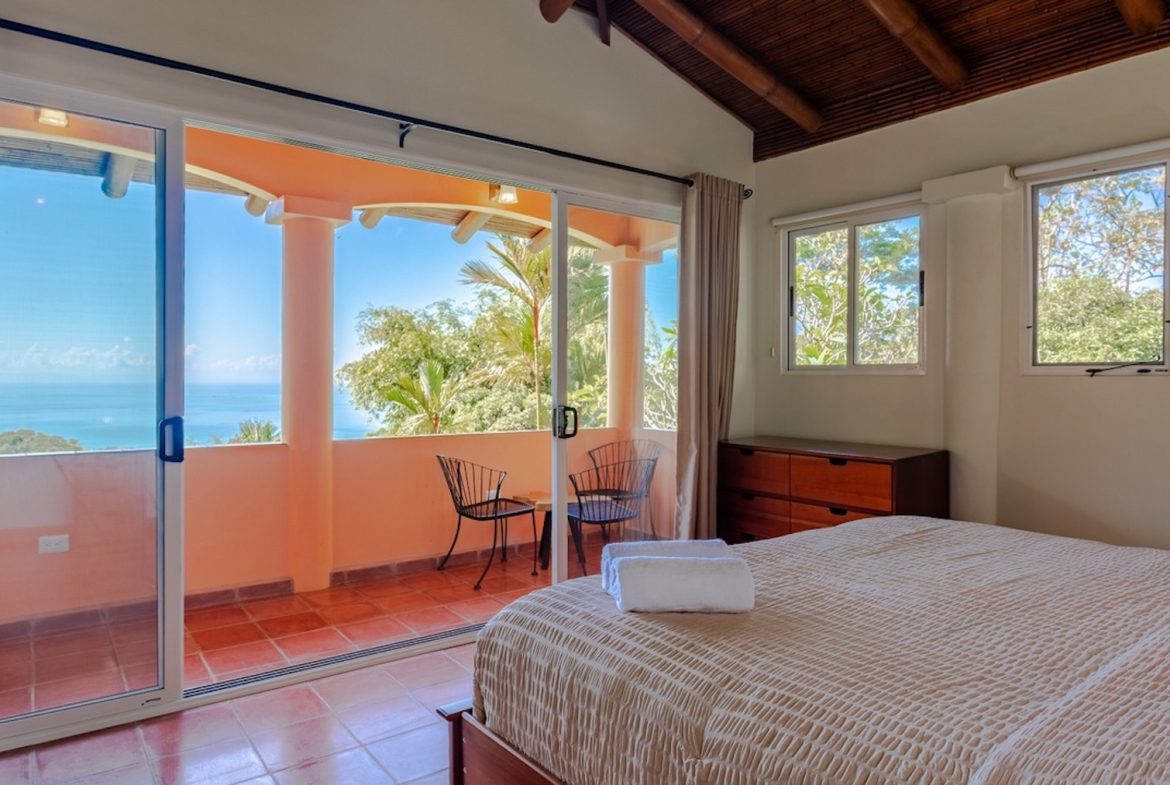 PROPERTY WITH THREE BEDROOMS AND OCEAN FRONT VIEWS, IN PUERTO NUEVO – 5.8 ACRES