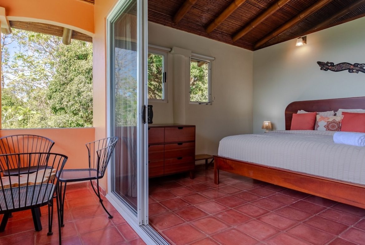 PROPERTY WITH THREE BEDROOMS AND OCEAN FRONT VIEWS, IN PUERTO NUEVO – 5.8 ACRES
