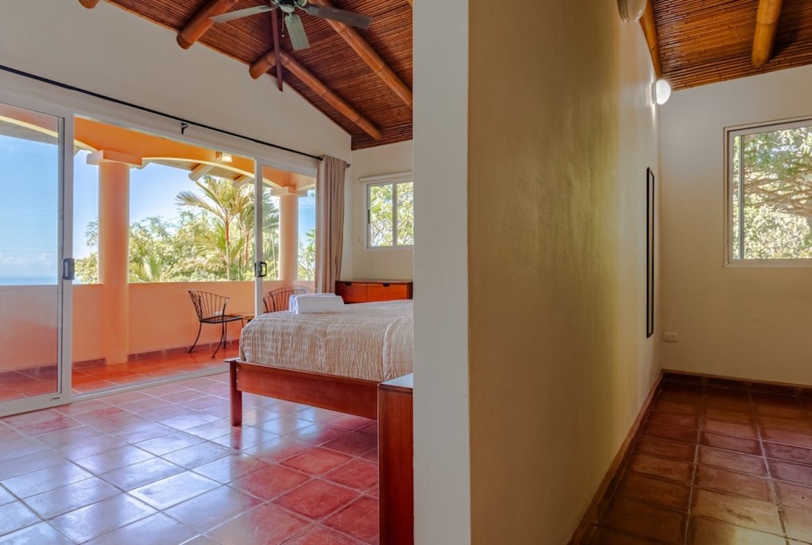 PROPERTY WITH THREE BEDROOMS AND OCEAN FRONT VIEWS, IN PUERTO NUEVO – 5.8 ACRES