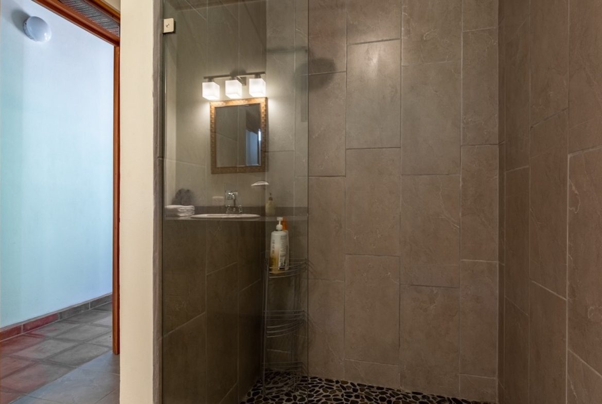 PROPERTY WITH THREE BEDROOMS AND OCEAN FRONT VIEWS, IN PUERTO NUEVO – 5.8 ACRES