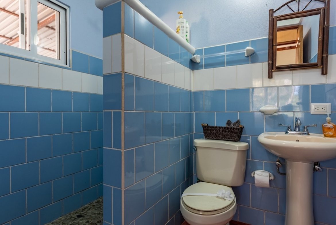 PROPERTY WITH THREE BEDROOMS AND OCEAN FRONT VIEWS, IN PUERTO NUEVO – 5.8 ACRES