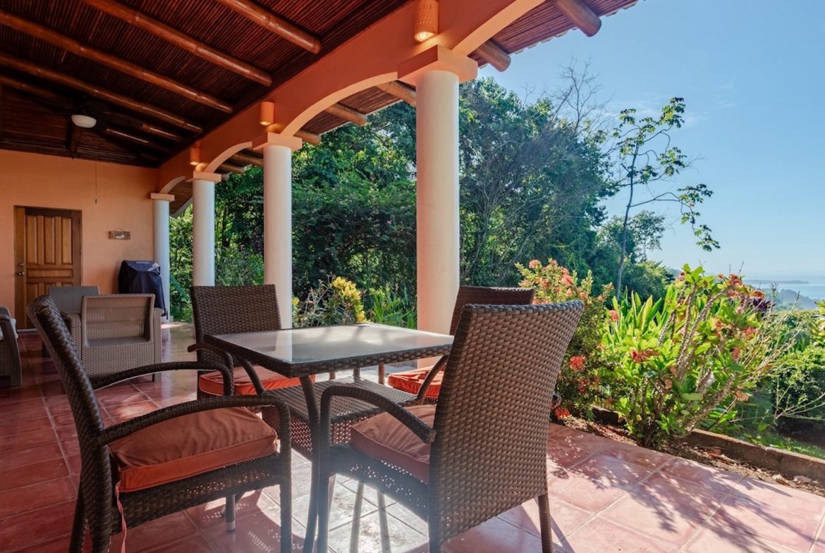 PROPERTY WITH THREE BEDROOMS AND OCEAN FRONT VIEWS, IN PUERTO NUEVO – 5.8 ACRES