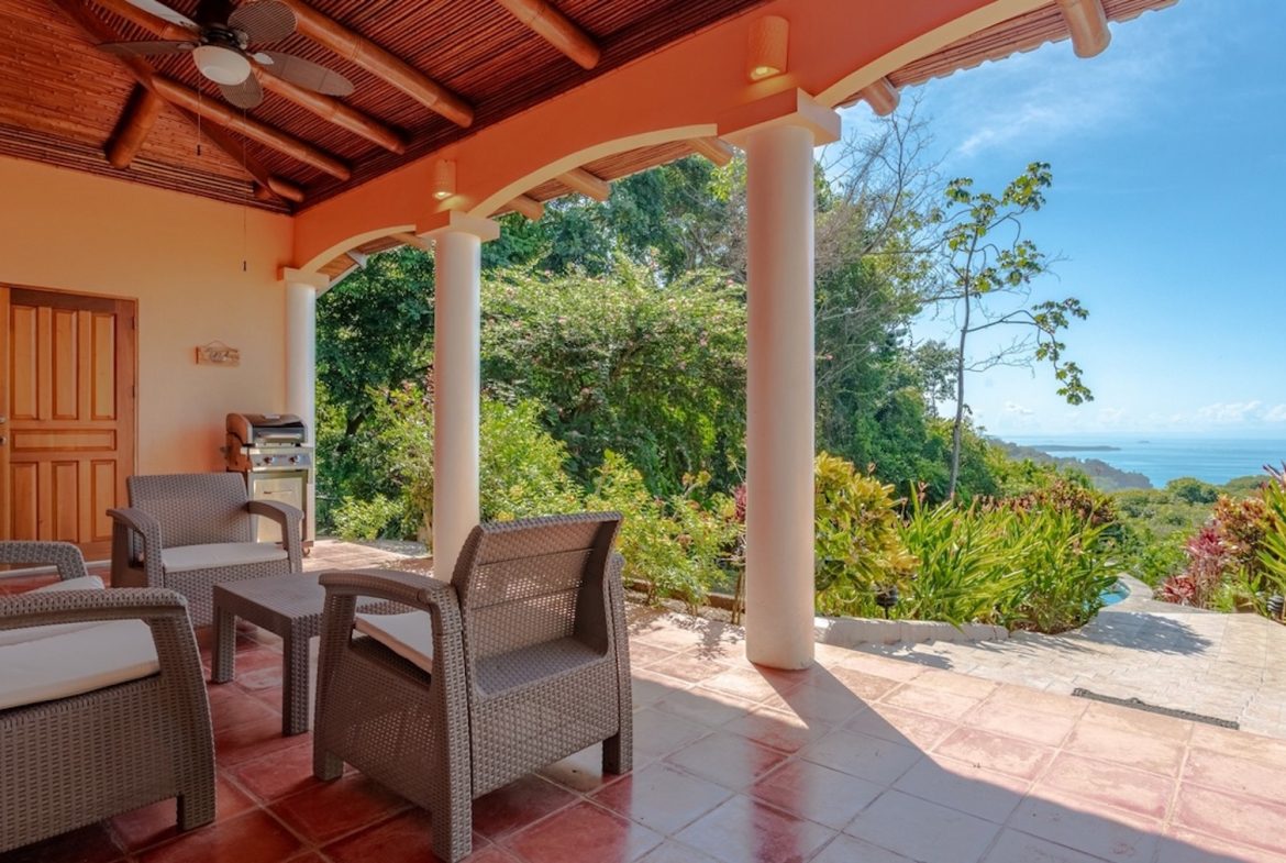 PROPERTY WITH THREE BEDROOMS AND OCEAN FRONT VIEWS, IN PUERTO NUEVO – 5.8 ACRES