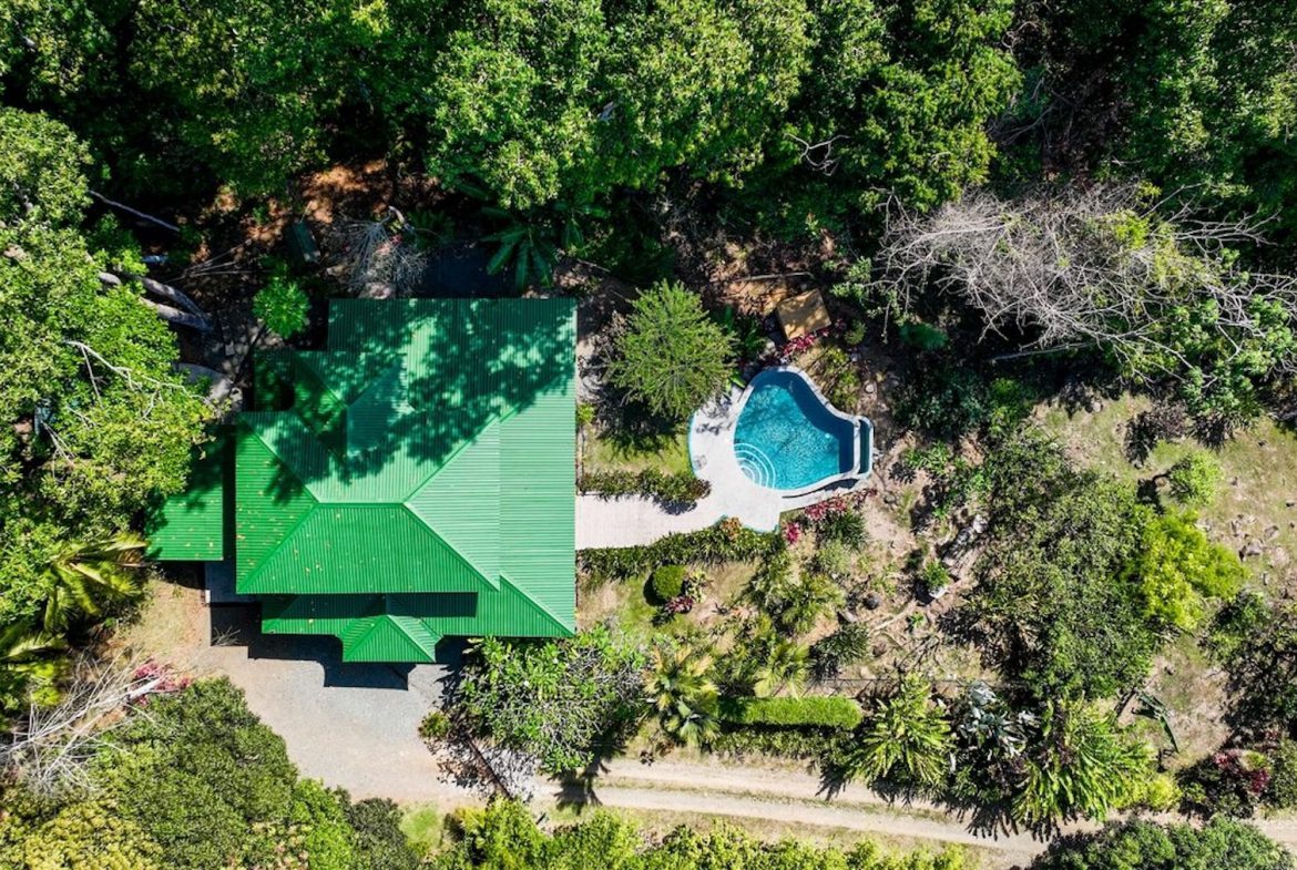 PROPERTY WITH THREE BEDROOMS AND OCEAN FRONT VIEWS, IN PUERTO NUEVO – 5.8 ACRES