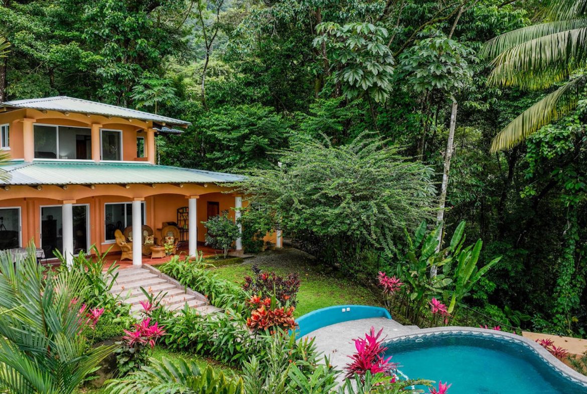 PROPERTY WITH THREE BEDROOMS AND OCEAN FRONT VIEWS, IN PUERTO NUEVO – 5.8 ACRES