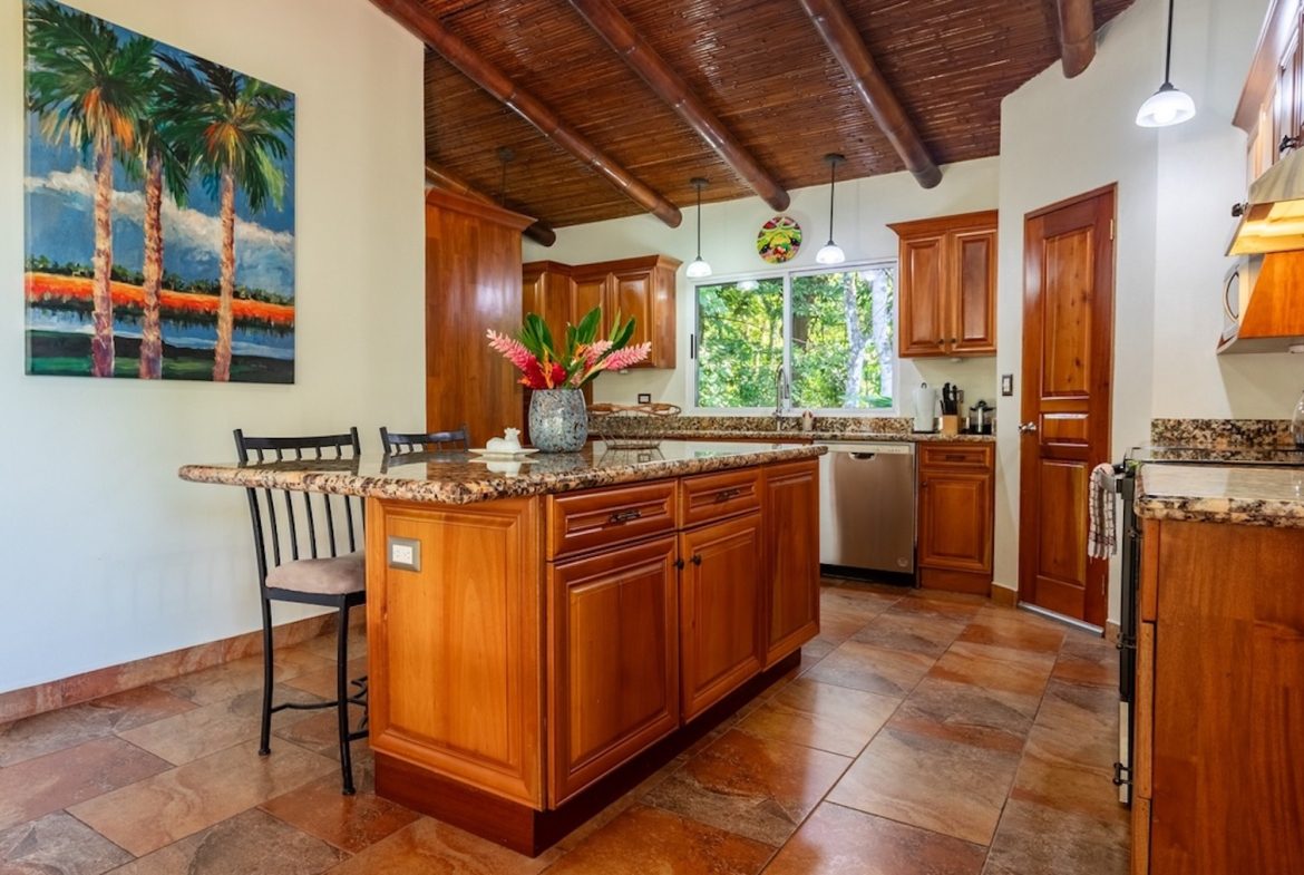 PROPERTY WITH THREE BEDROOMS AND OCEAN FRONT VIEWS, IN PUERTO NUEVO – 5.8 ACRES