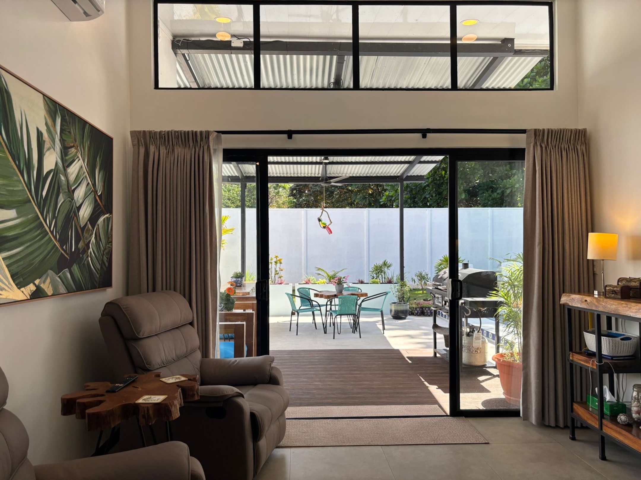 Sala conexion con terraza