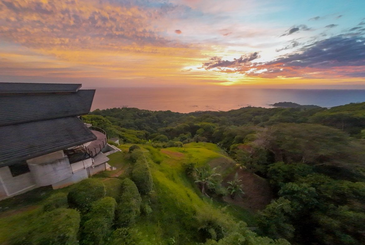 PROPERTY WITH AMAZING VIEWS OF THE OCEAN AND SUNSET IN ESCALERAS – 36 ACRES