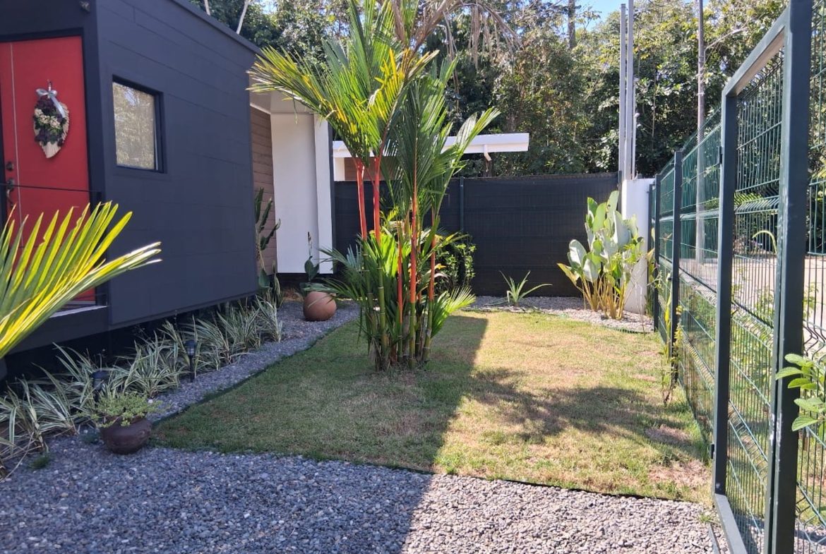 PROPERTY WITH TWO BEDROOMS IN A GATED COMMUNITY OF LAS LOMAS PARRITA – 0.074 ACRES
