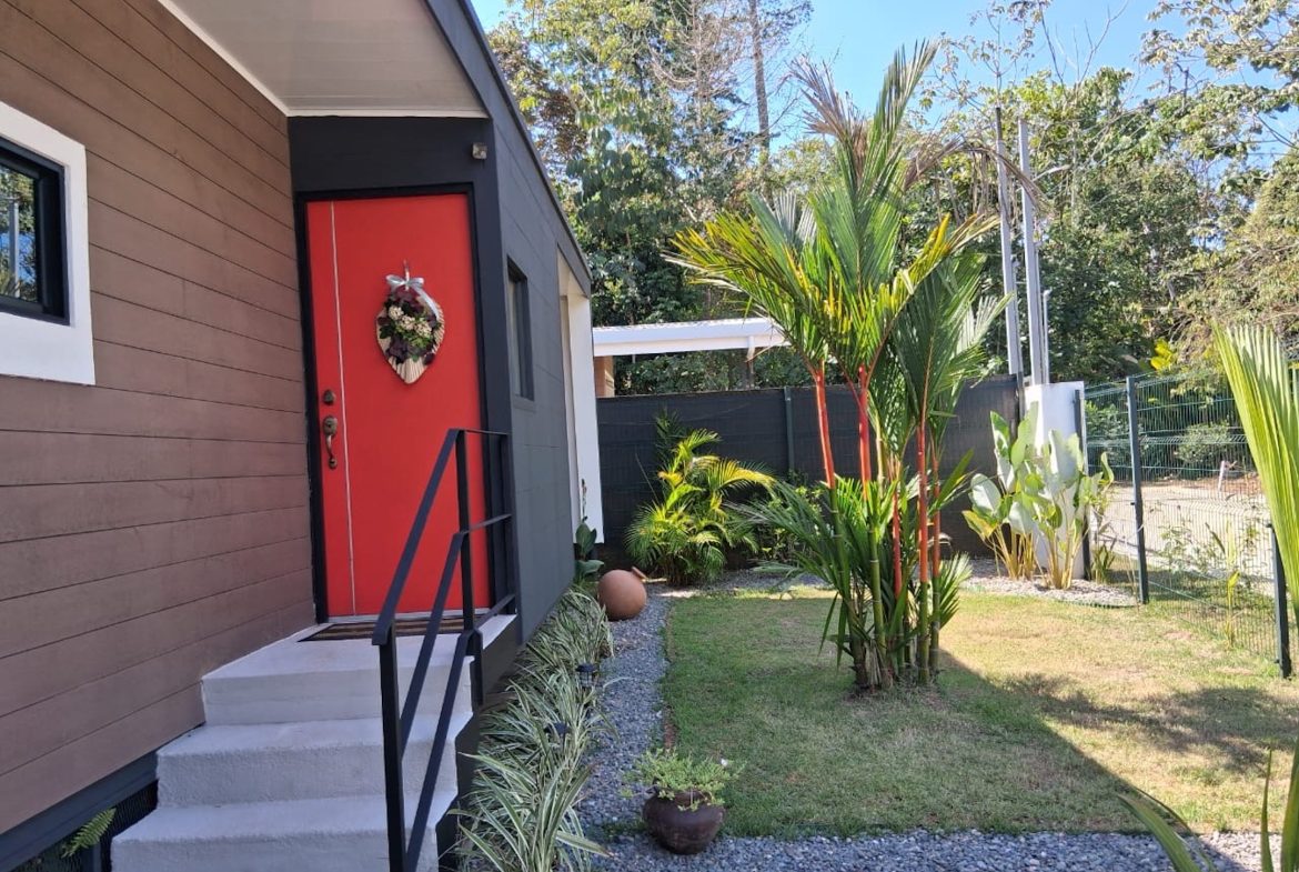PROPERTY WITH TWO BEDROOMS IN A GATED COMMUNITY OF LAS LOMAS PARRITA – 0.074 ACRES