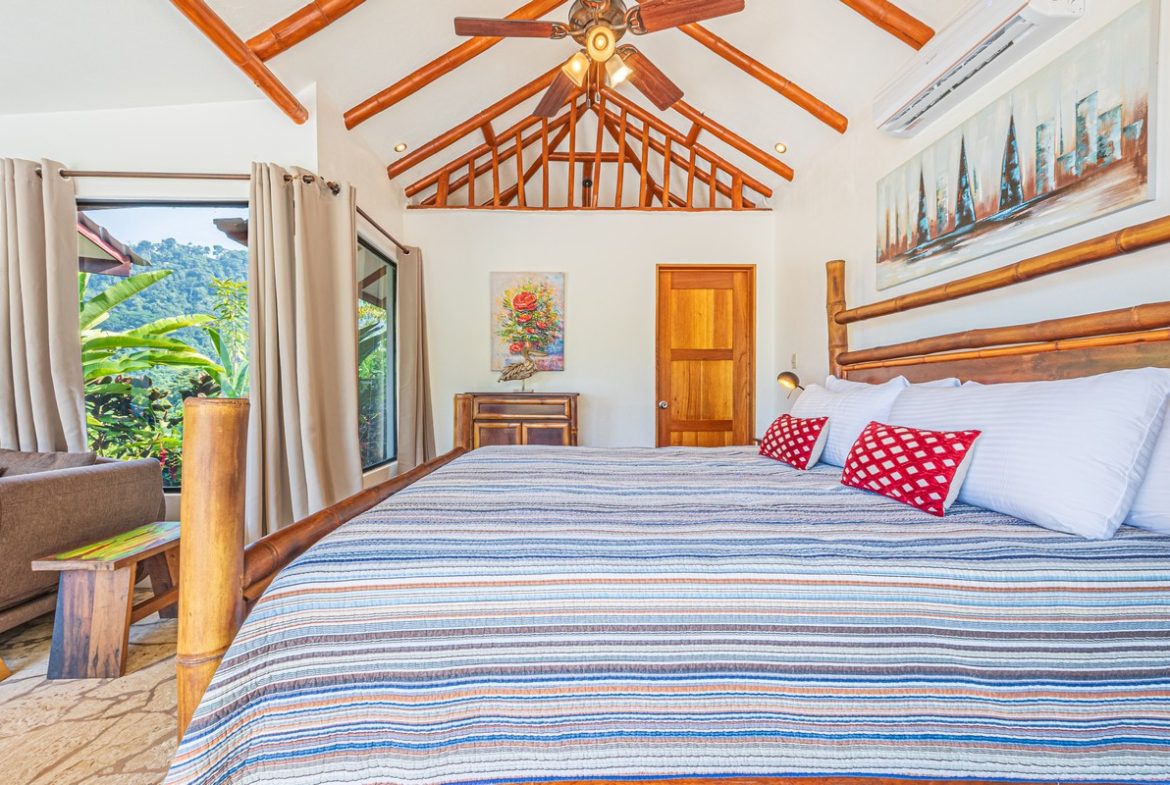 LUXURY PROPERTY WITH FIVE BEDROOMS, IN PLAYA HERMOSA – 2.07 ACRES