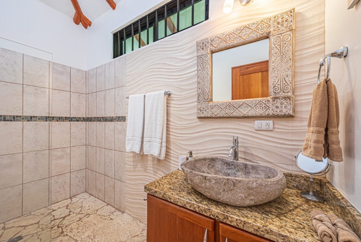 LUXURY PROPERTY WITH FIVE BEDROOMS, IN PLAYA HERMOSA – 2.07 ACRES