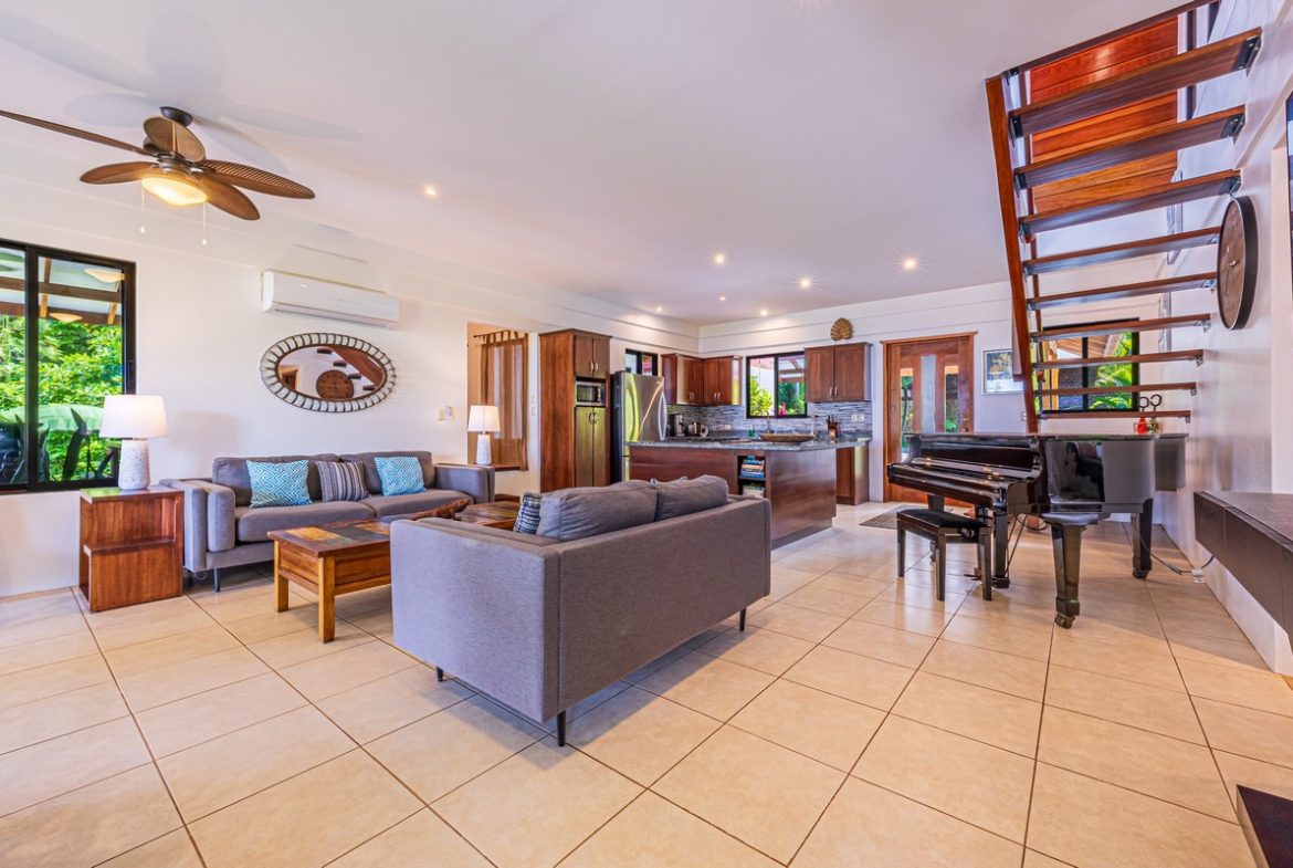 LUXURY PROPERTY WITH FIVE BEDROOMS, IN PLAYA HERMOSA – 2.07 ACRES