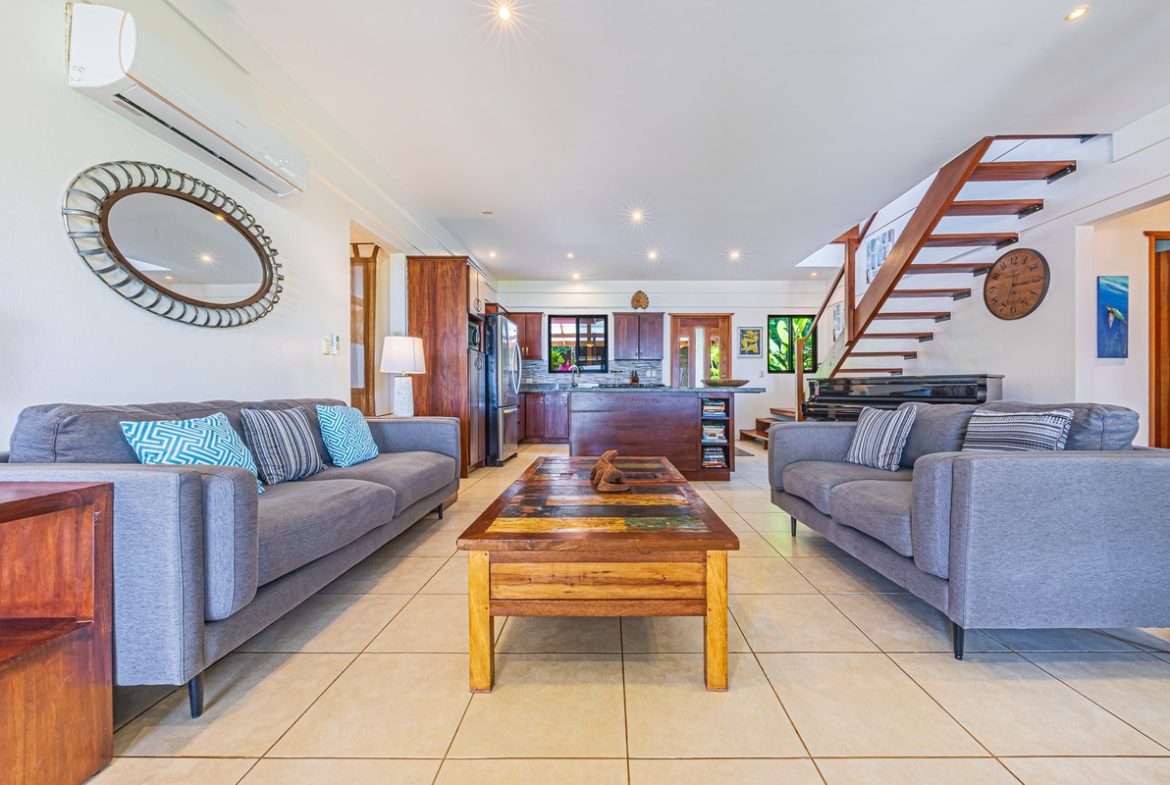 LUXURY PROPERTY WITH FIVE BEDROOMS, IN PLAYA HERMOSA – 2.07 ACRES