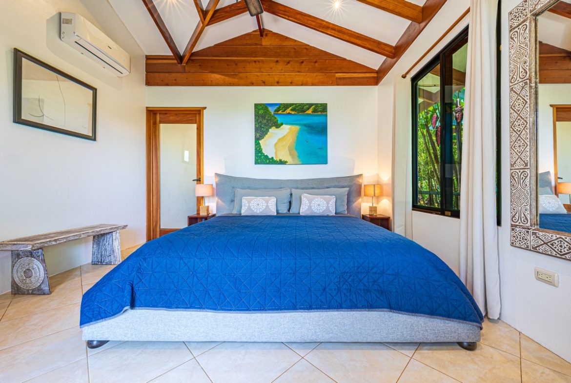 LUXURY PROPERTY WITH FIVE BEDROOMS, IN PLAYA HERMOSA – 2.07 ACRES