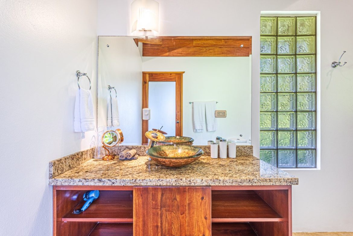 LUXURY PROPERTY WITH FIVE BEDROOMS, IN PLAYA HERMOSA – 2.07 ACRES