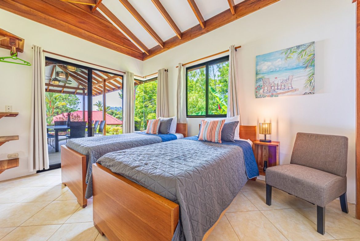 LUXURY PROPERTY WITH FIVE BEDROOMS, IN PLAYA HERMOSA – 2.07 ACRES