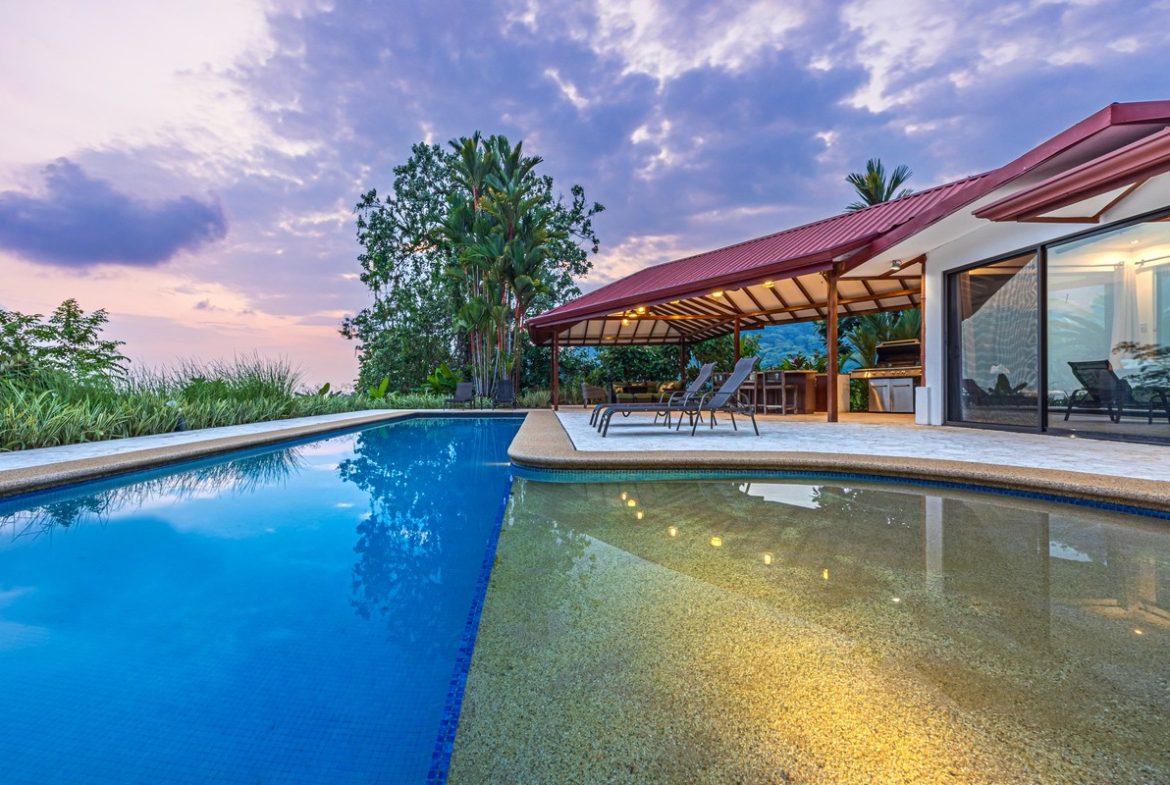 LUXURY PROPERTY WITH FIVE BEDROOMS, IN PLAYA HERMOSA – 2.07 ACRES