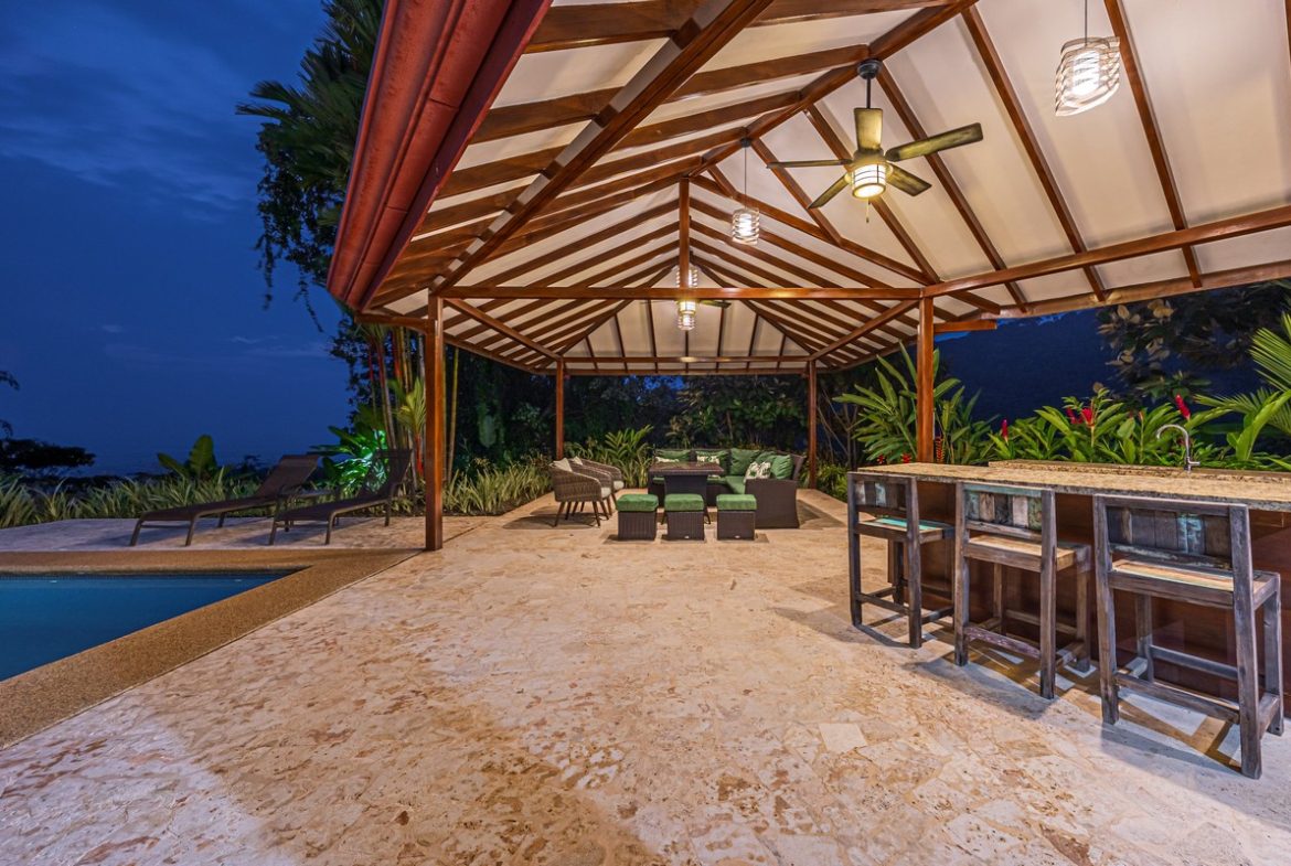 LUXURY PROPERTY WITH FIVE BEDROOMS, IN PLAYA HERMOSA – 2.07 ACRES