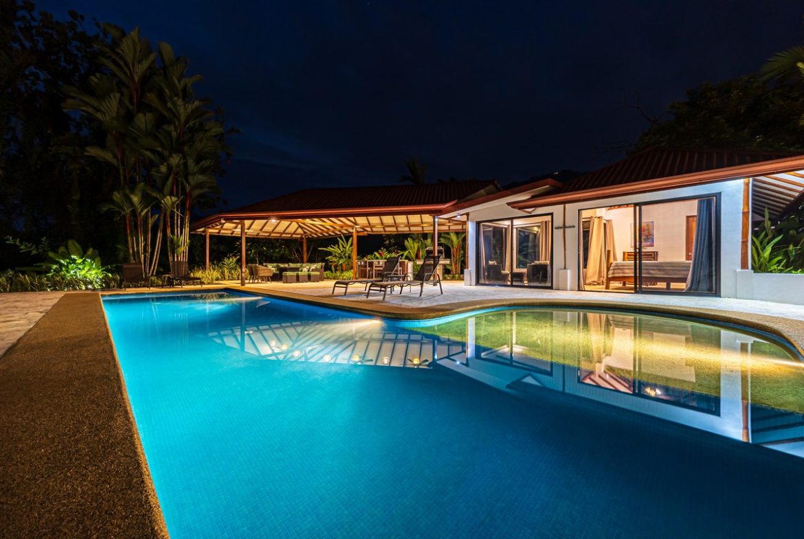 LUXURY PROPERTY WITH FIVE BEDROOMS, IN PLAYA HERMOSA – 2.07 ACRES