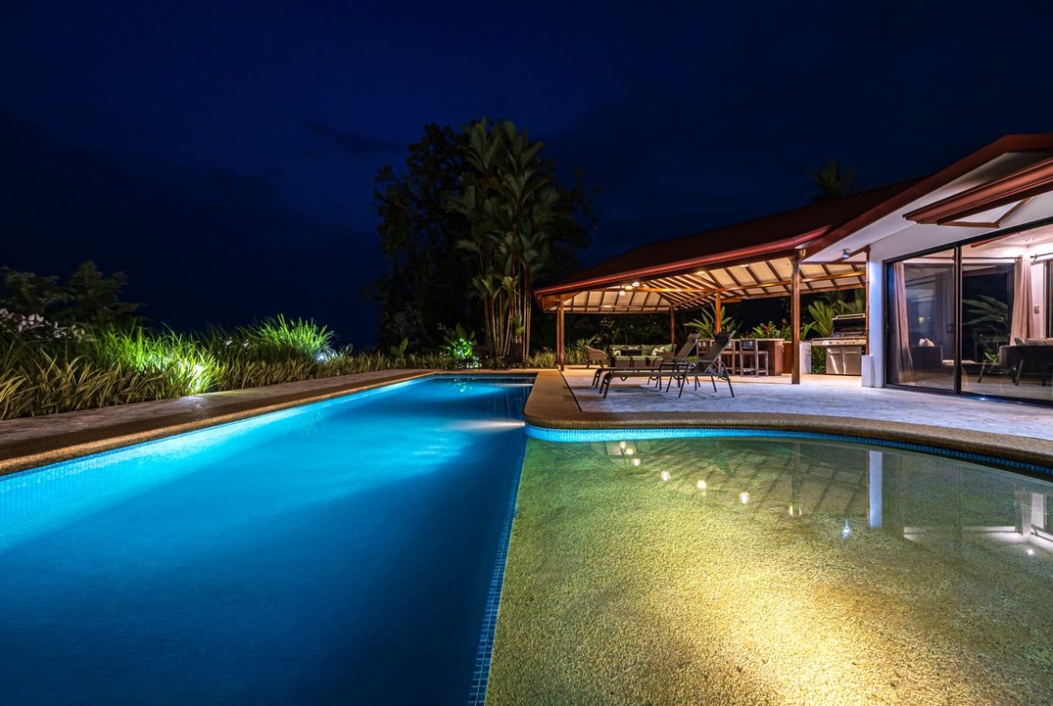 LUXURY PROPERTY WITH FIVE BEDROOMS, IN PLAYA HERMOSA – 2.07 ACRES