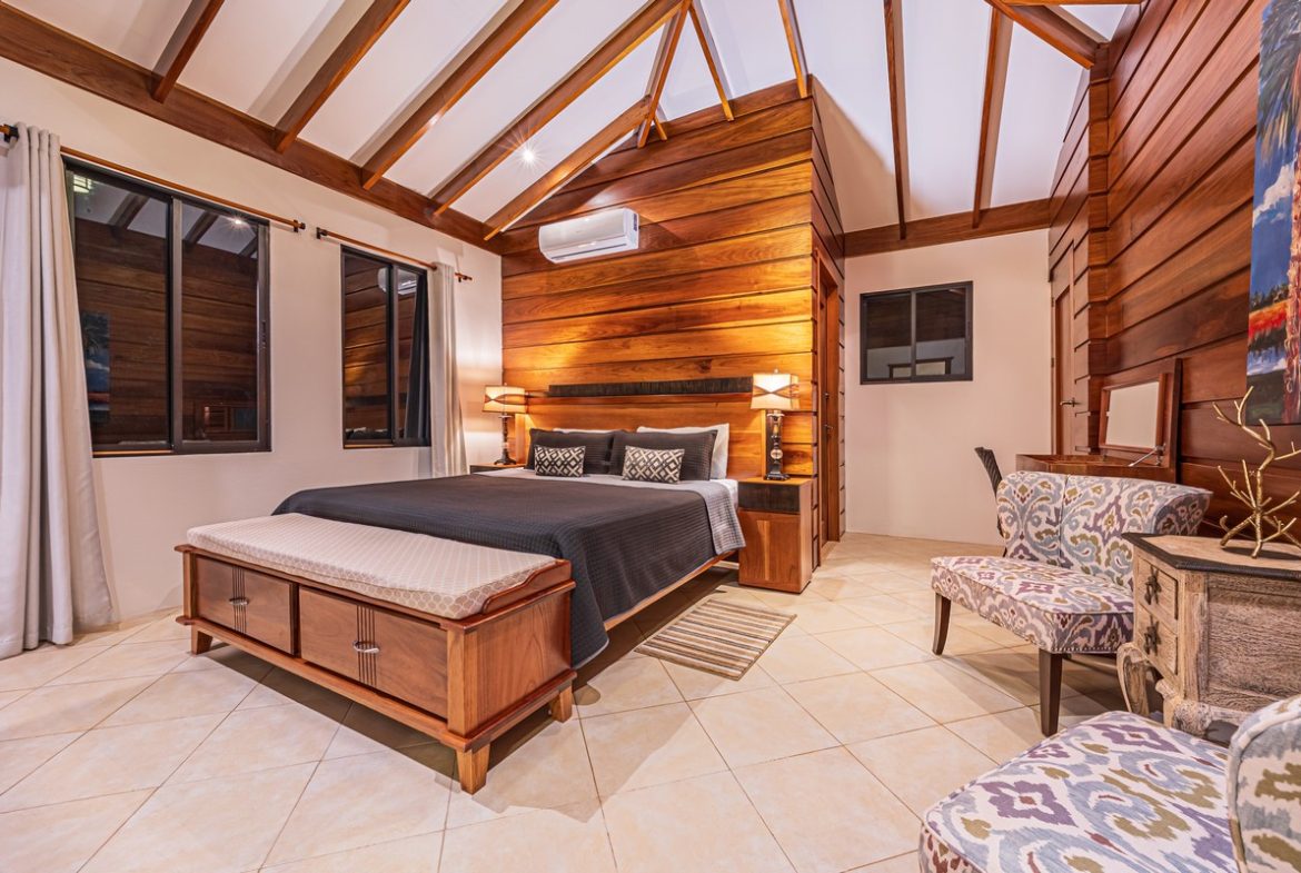 LUXURY PROPERTY WITH FIVE BEDROOMS, IN PLAYA HERMOSA – 2.07 ACRES