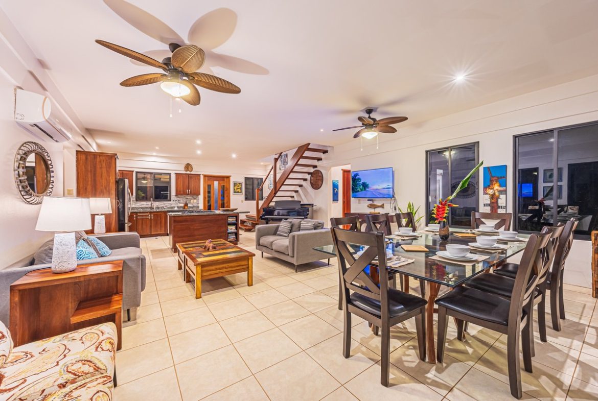 LUXURY PROPERTY WITH FIVE BEDROOMS, IN PLAYA HERMOSA – 2.07 ACRES