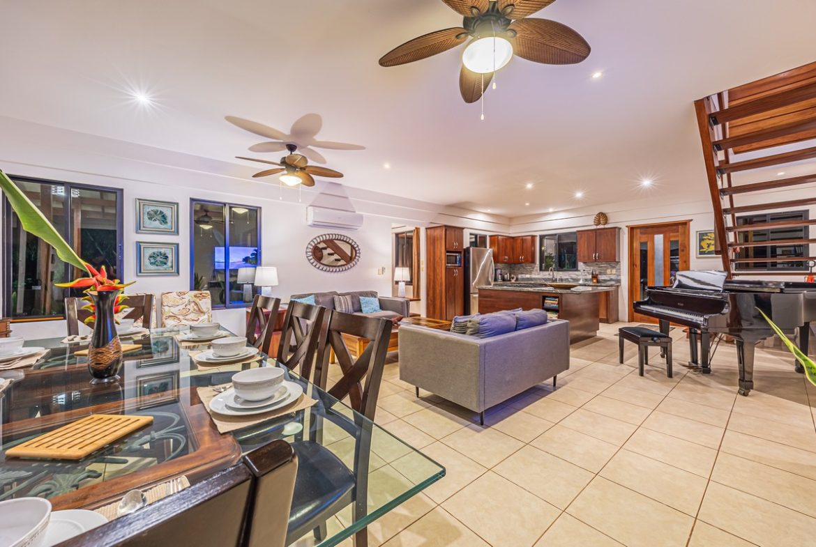 LUXURY PROPERTY WITH FIVE BEDROOMS, IN PLAYA HERMOSA – 2.07 ACRES