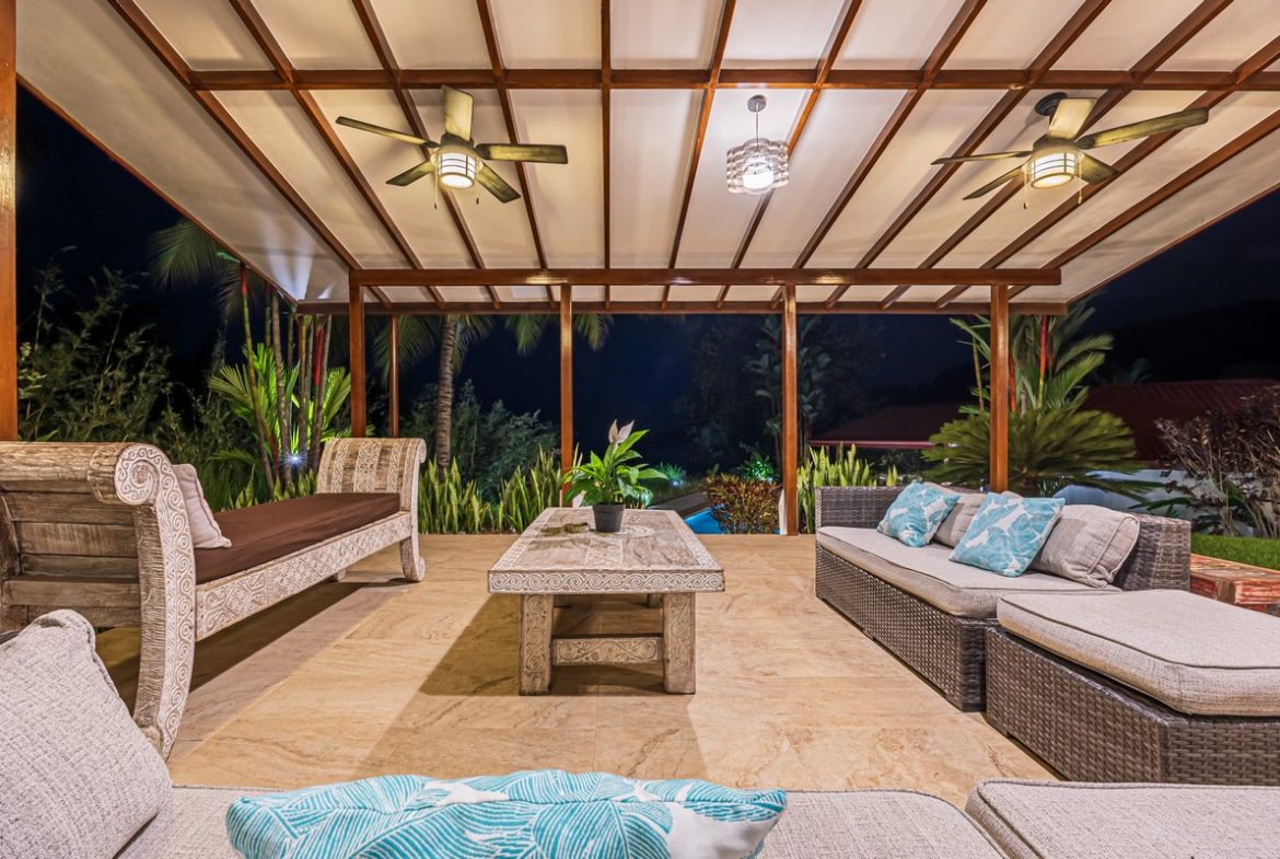 LUXURY PROPERTY WITH FIVE BEDROOMS, IN PLAYA HERMOSA – 2.07 ACRES