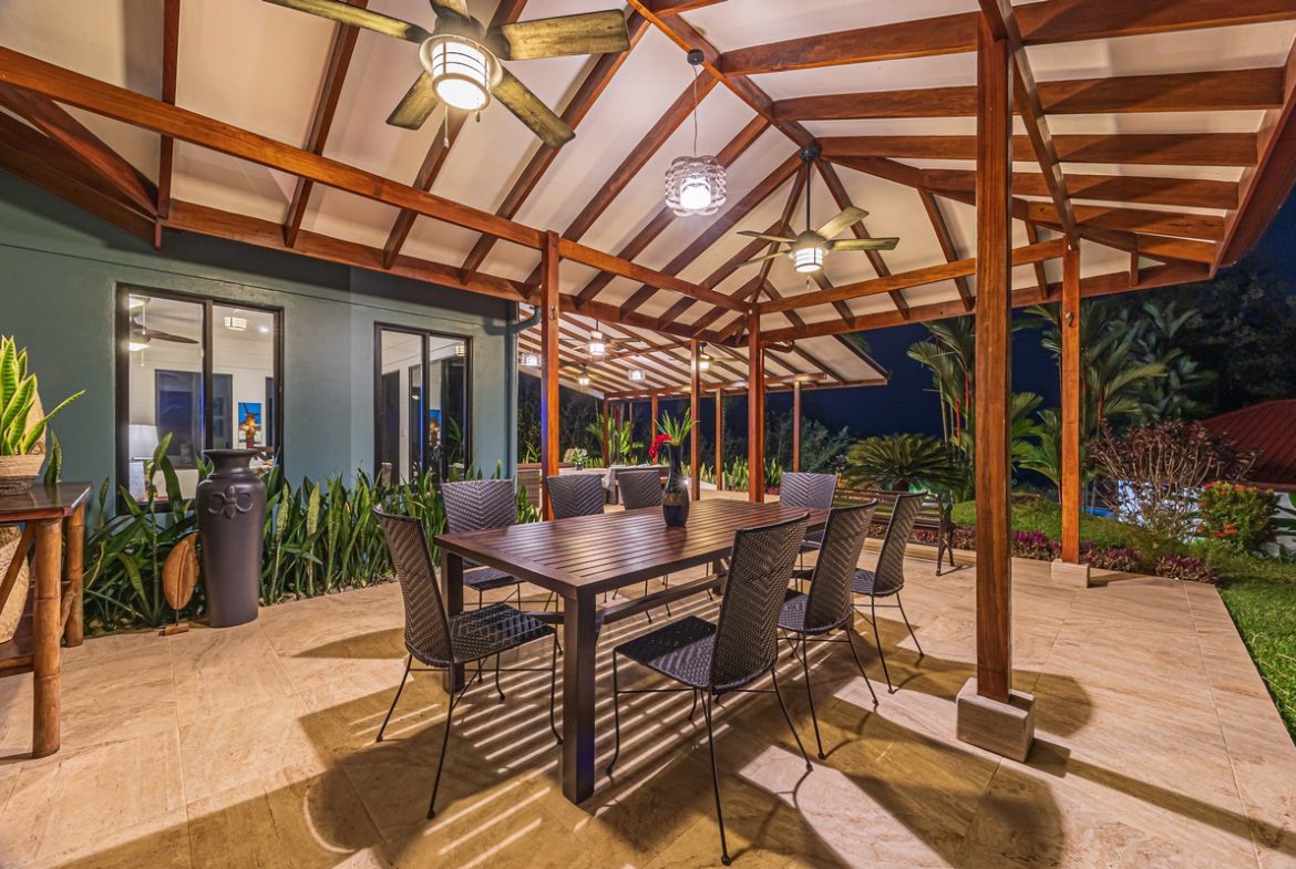 LUXURY PROPERTY WITH FIVE BEDROOMS, IN PLAYA HERMOSA – 2.07 ACRES