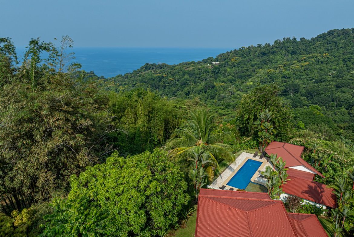 LUXURY PROPERTY WITH FIVE BEDROOMS, IN PLAYA HERMOSA – 2.07 ACRES