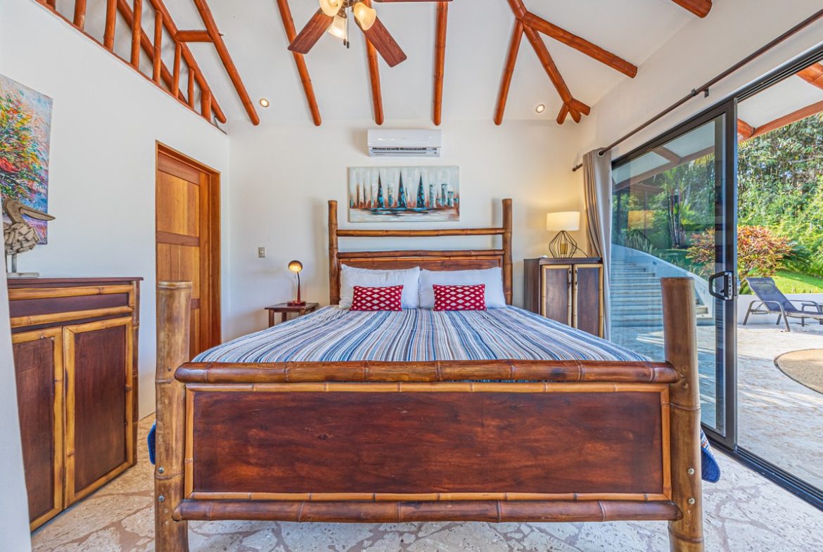 LUXURY PROPERTY WITH FIVE BEDROOMS, IN PLAYA HERMOSA – 2.07 ACRES