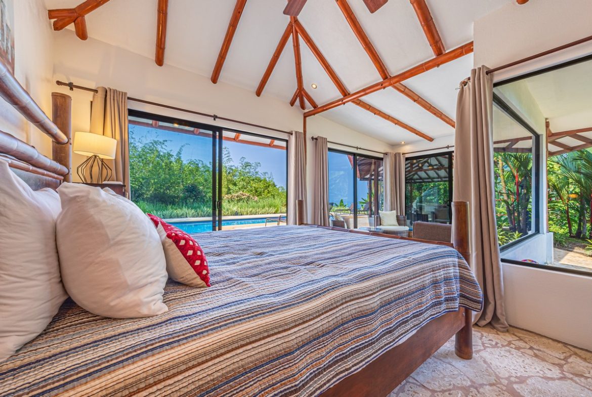 LUXURY PROPERTY WITH FIVE BEDROOMS, IN PLAYA HERMOSA – 2.07 ACRES