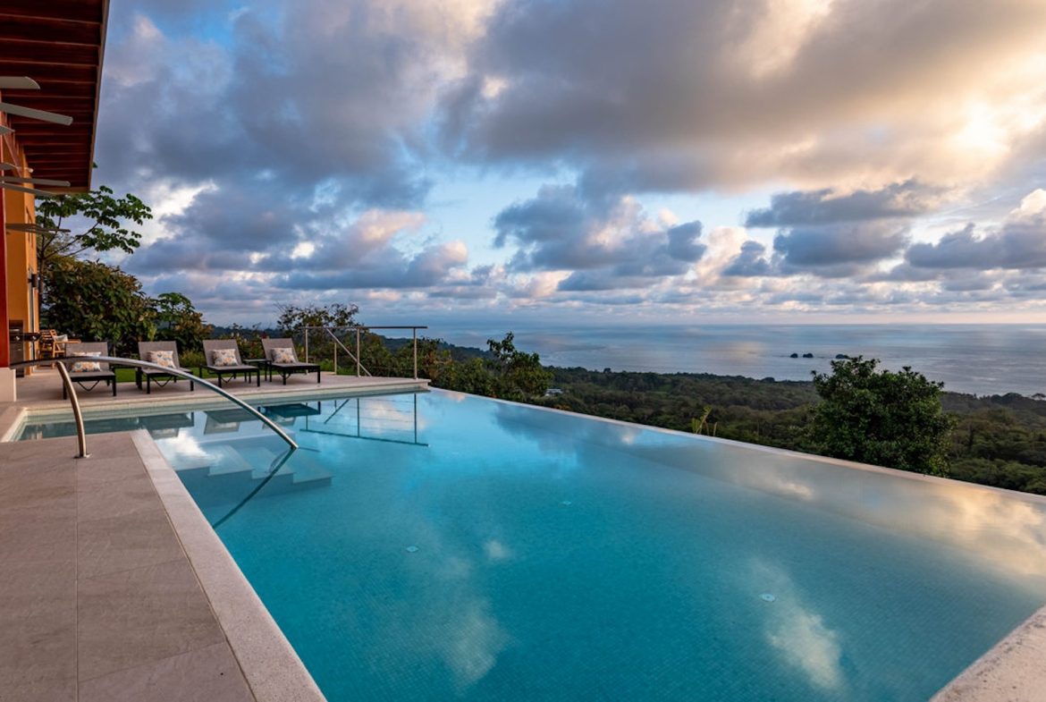 MOUNTAIN PROPERTY WITH FOUR BEDROOMS AND PANORAMIC OCEAN VIEWS, IN BALLENA – 2 ACRES