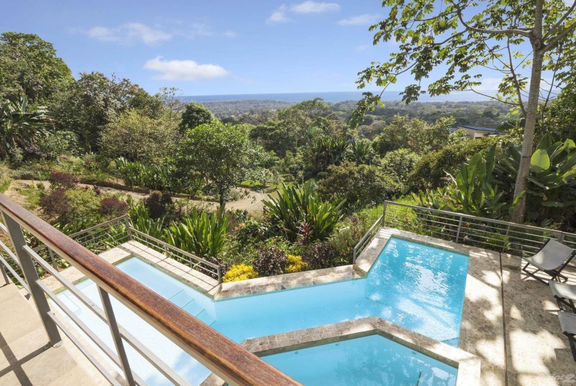 PROPERTY WITH OCEAN VIEWS NEAR TO EVERYTHING, IN JARDINES DEL MORETE UVITA – 0.34 ACRES