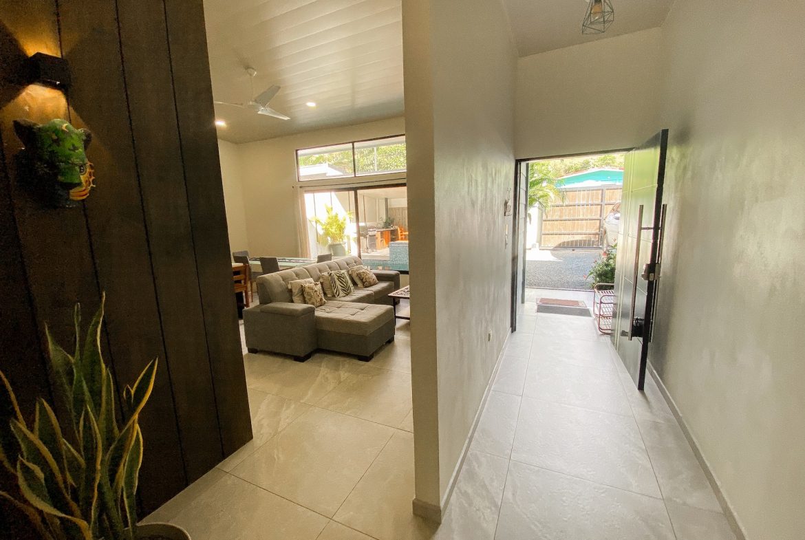 PROPERTY WITH FOUR BEDROOMS NEAR TO THE EVERYTHING, IN UVITA – 0.13 ACRES