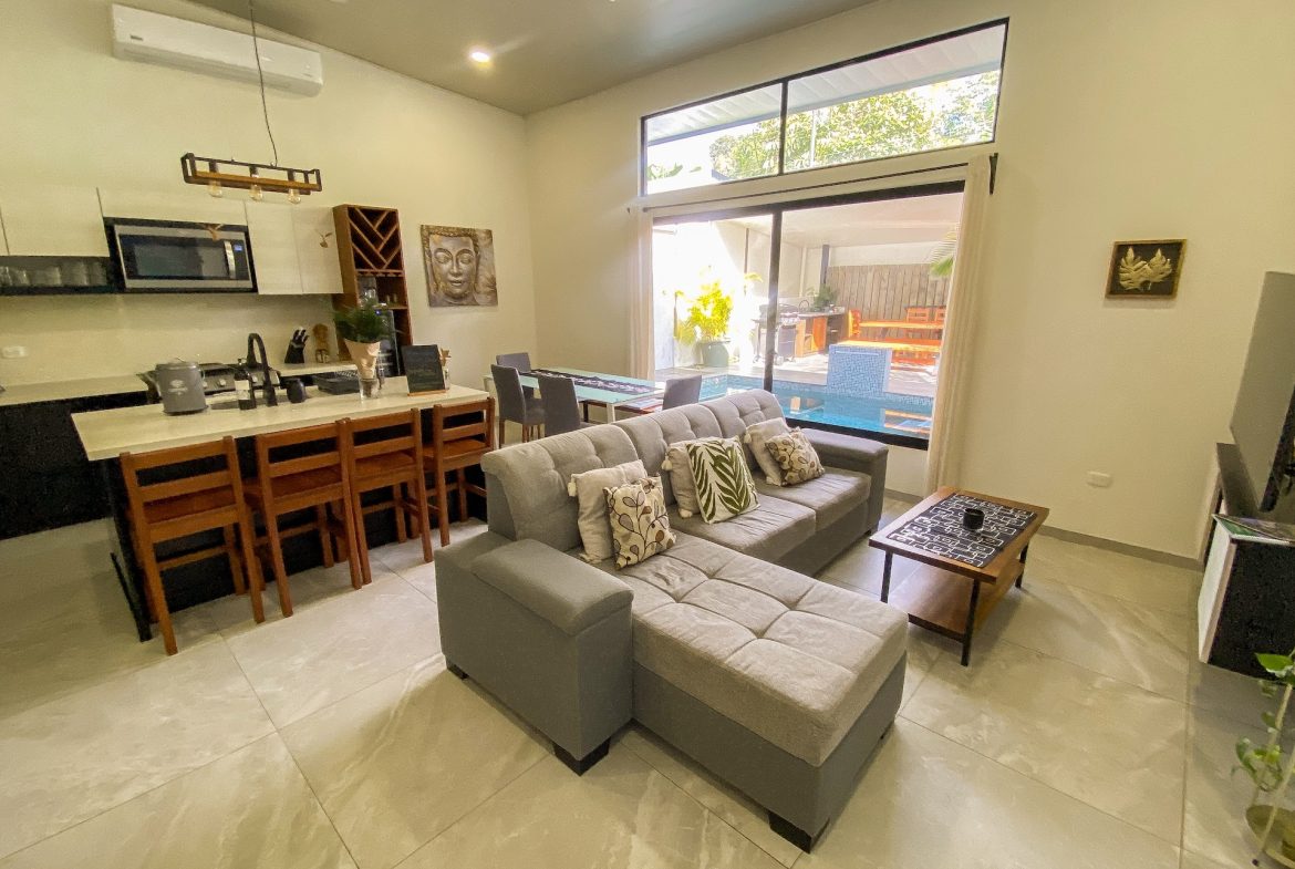 PROPERTY WITH FOUR BEDROOMS NEAR TO THE EVERYTHING, IN UVITA – 0.13 ACRES