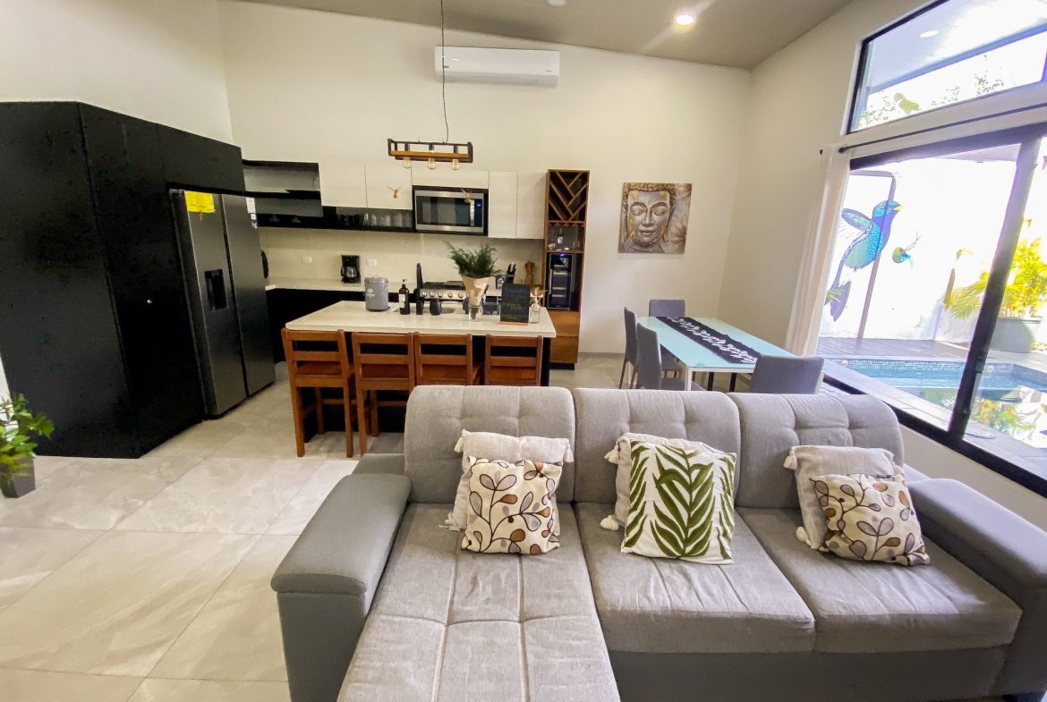 PROPERTY WITH FOUR BEDROOMS NEAR TO THE EVERYTHING, IN UVITA – 0.13 ACRES