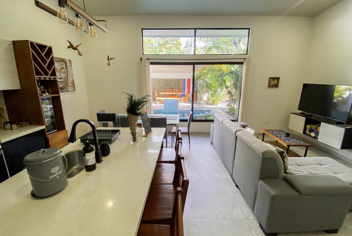 PROPERTY WITH FOUR BEDROOMS NEAR TO THE EVERYTHING, IN UVITA – 0.13 ACRES