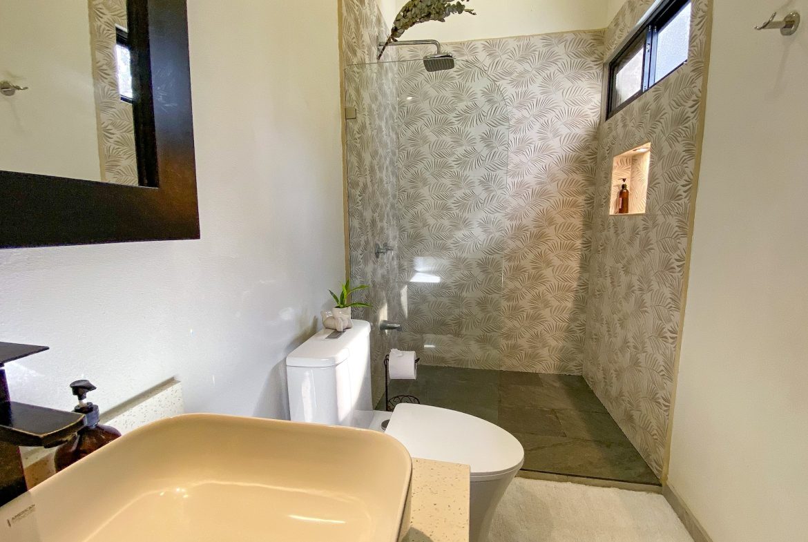 PROPERTY WITH FOUR BEDROOMS NEAR TO THE EVERYTHING, IN UVITA – 0.13 ACRES