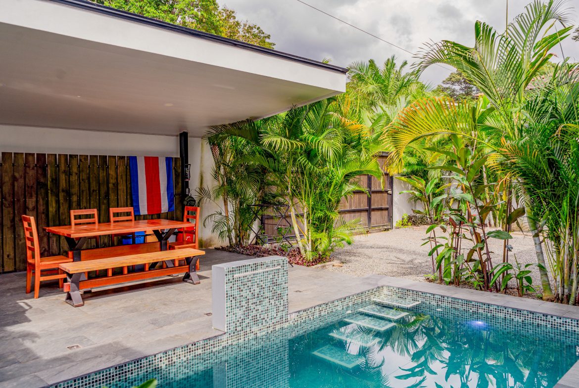 PROPERTY WITH FOUR BEDROOMS NEAR TO THE EVERYTHING, IN UVITA – 0.13 ACRES