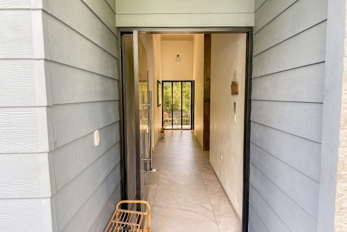 PROPERTY WITH FOUR BEDROOMS NEAR TO THE EVERYTHING, IN UVITA – 0.13 ACRES