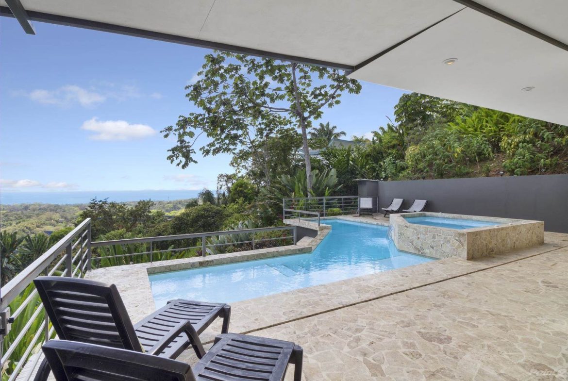 PROPERTY WITH OCEAN VIEWS NEAR TO EVERYTHING, IN JARDINES DEL MORETE UVITA – 0.34 ACRES