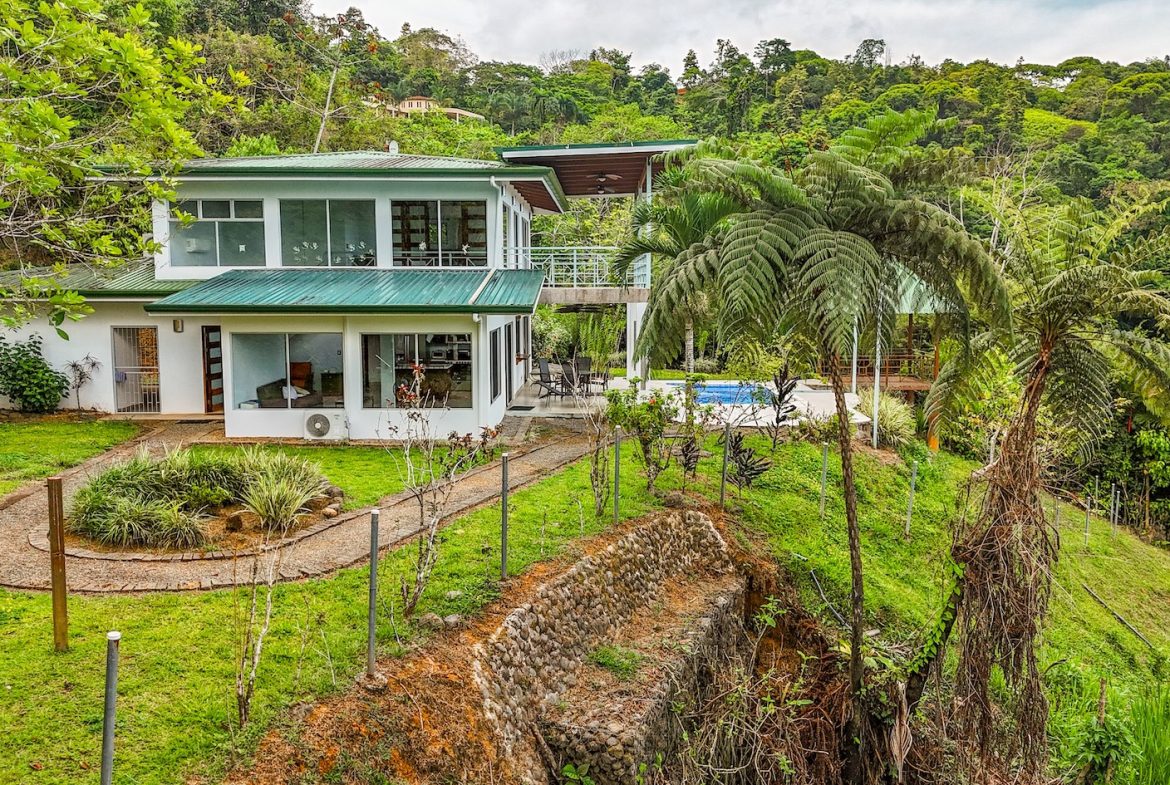 MOUNTAIN PROPERTY WITH OCEAN VIEWS IN THE UP OF TRES RIOS – 2.75 ACRES