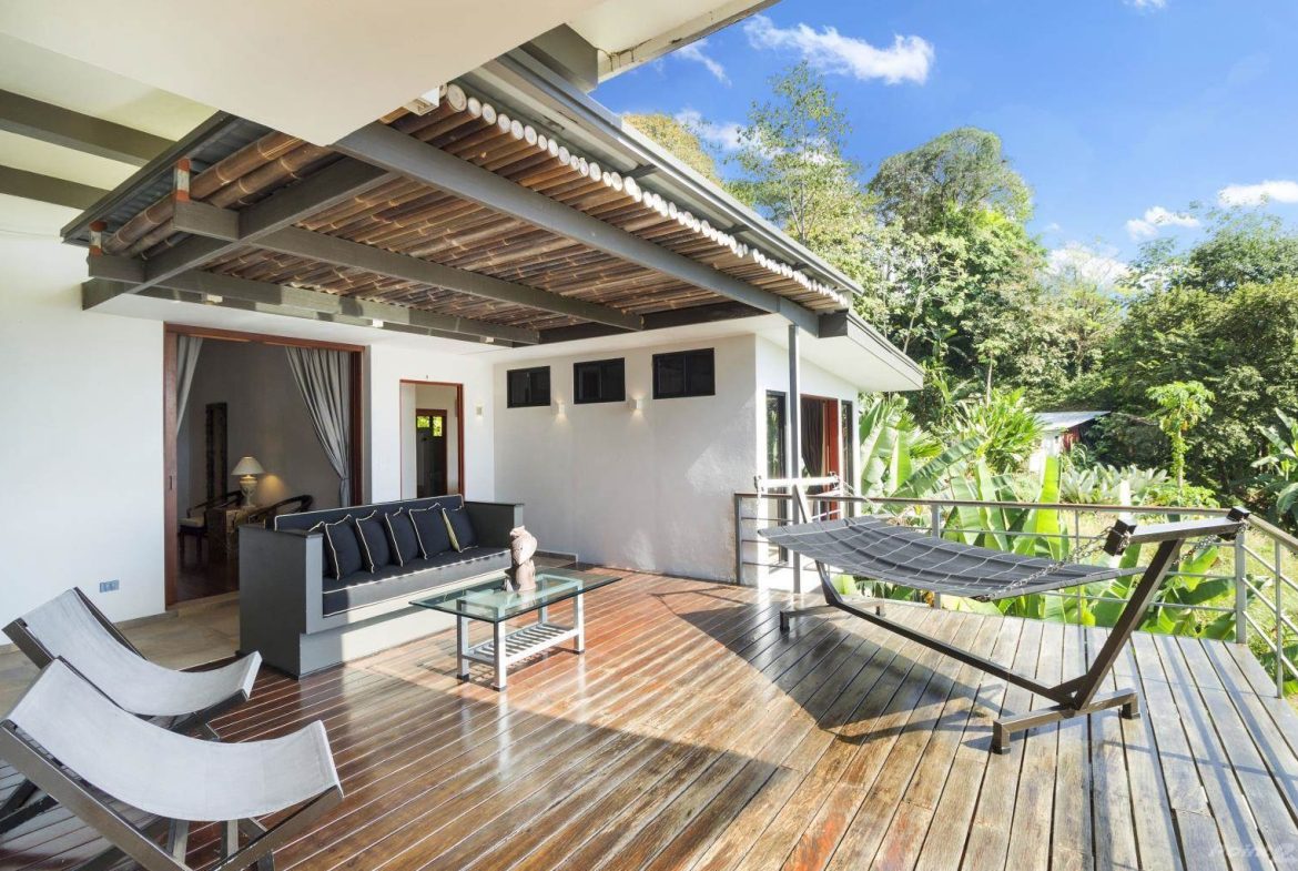 PROPERTY WITH OCEAN VIEWS NEAR TO EVERYTHING, IN JARDINES DEL MORETE UVITA – 0.34 ACRES