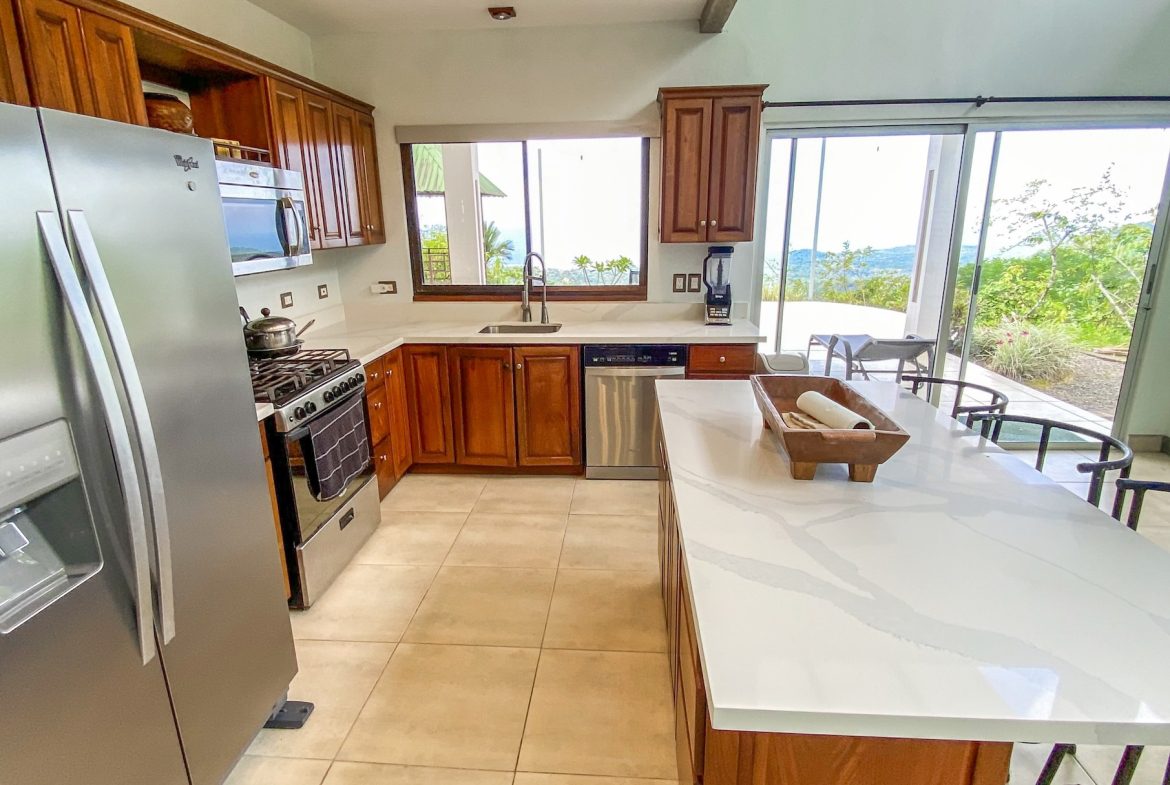 MOUNTAIN PROPERTY WITH OCEAN VIEWS IN THE UP OF TRES RIOS – 2.75 ACRES