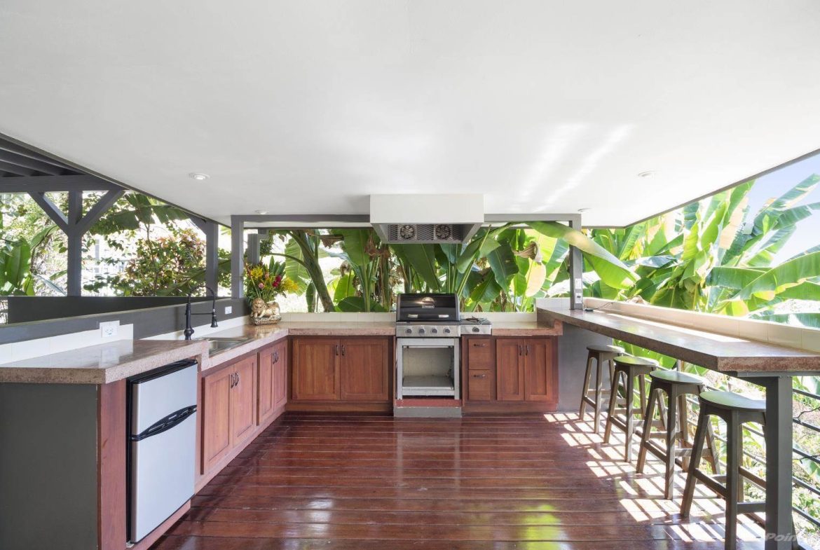 PROPERTY WITH OCEAN VIEWS NEAR TO EVERYTHING, IN JARDINES DEL MORETE UVITA – 0.34 ACRES