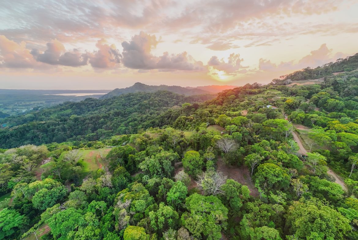 BUILDING PROPERTY WITH BEAUTIFUL VIEWS OF THE OCEAN AND SUNSET, IN TRES RIOS – 1.96 ACRES
